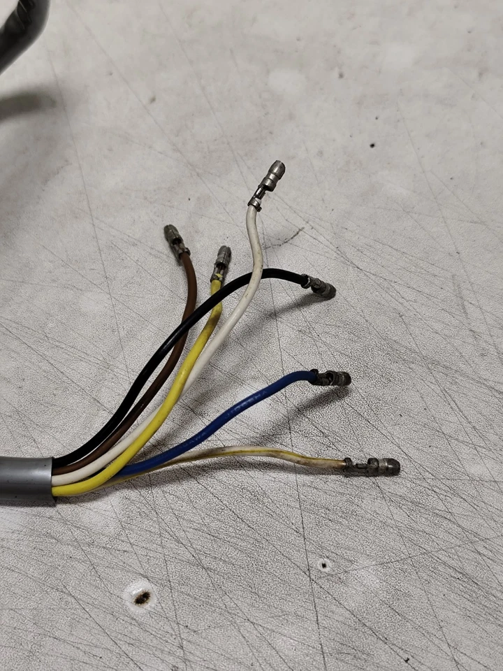 Interruptor de iluminación (derecha) Honda CB100 CL100 CL125 CB125 NOS genuino P/N 35250-107-671 Foto 3 de 4