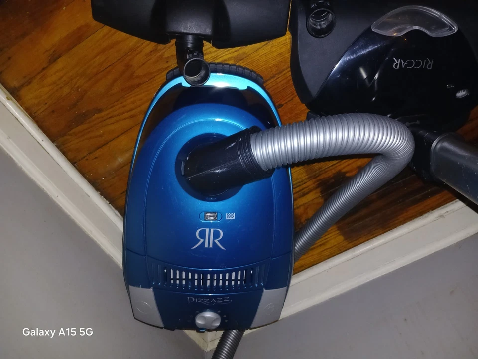 Aspiradora de bote Riccar Pizzazz 4fsn con todos los accesorios súper limpia Foto 4 de 4