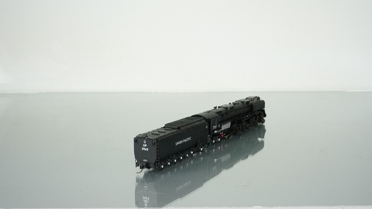 Athearn Genesis 4-6-6-4 Challenger Union Pacific 3943 DCC w Athearn Genesis 4-6-6-4 Challenger Union Pacific 3943 DCC w