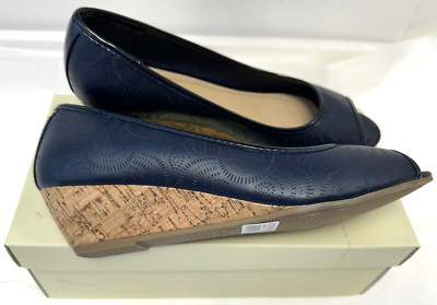 Neu im Karton! Linea UK8 EU41 Navy Blue Low Cork Wedge Embossed Peeptoe Shoes