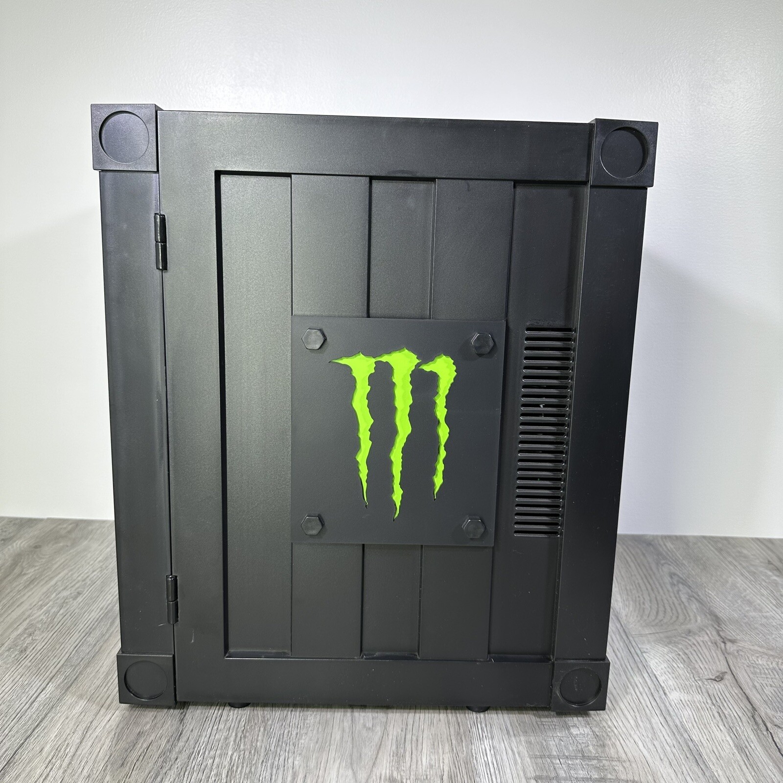 冷蔵庫・冷凍庫 Monster Energy Drink Black Mini Fridge Monster Energy Drink Mini Fridge Pub Home Garden Garage 220V-240V
