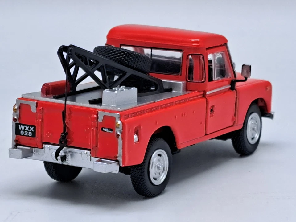 CARARAMA, LAND ROVER Pick-up Serie III Carroattrezzi Rosso, 1/43, CAR54044 - Immagine 2 di 4