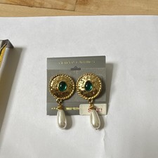 Vtg Gold Tone Green Oval Glass Bezel Faux Pea...