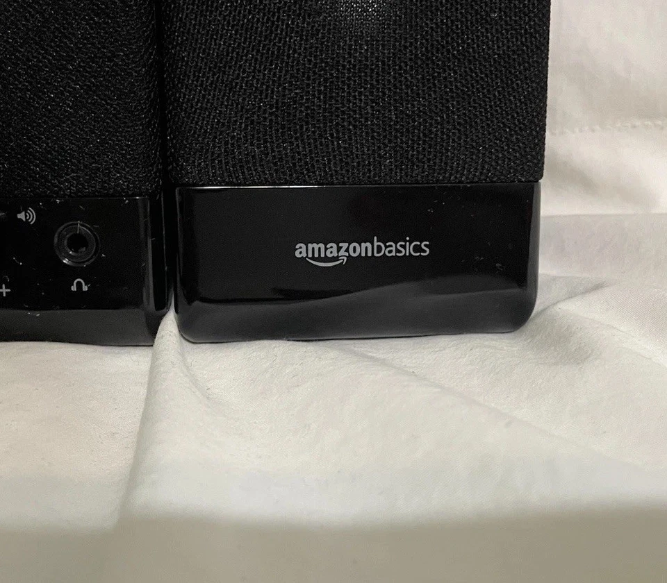Amazon Basics USB-Powered Computer Speakers - Image 3 of 4