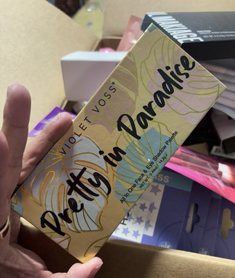 Violet Voss Pretty in Paradise Pressed Powder Palette Matte/Shimmer 0.49 oz