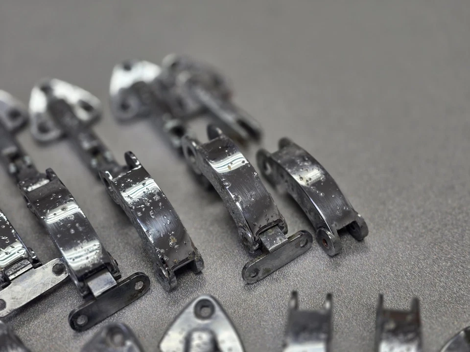 ENORME LOTE DE 16 PESTILLOS CROMADOS VENTANA CUARTO TRASERO ORIGINAL USADOS PORSCHE 911 912 Foto 4 de 4