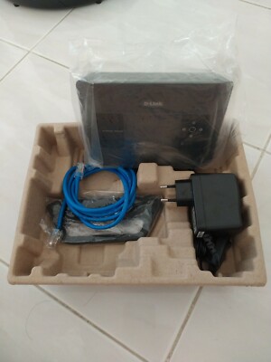 D-Link DIR-685 Xtreme N Storage Router 3.2  LCD Photo Frame (support 2.5'' SATA)