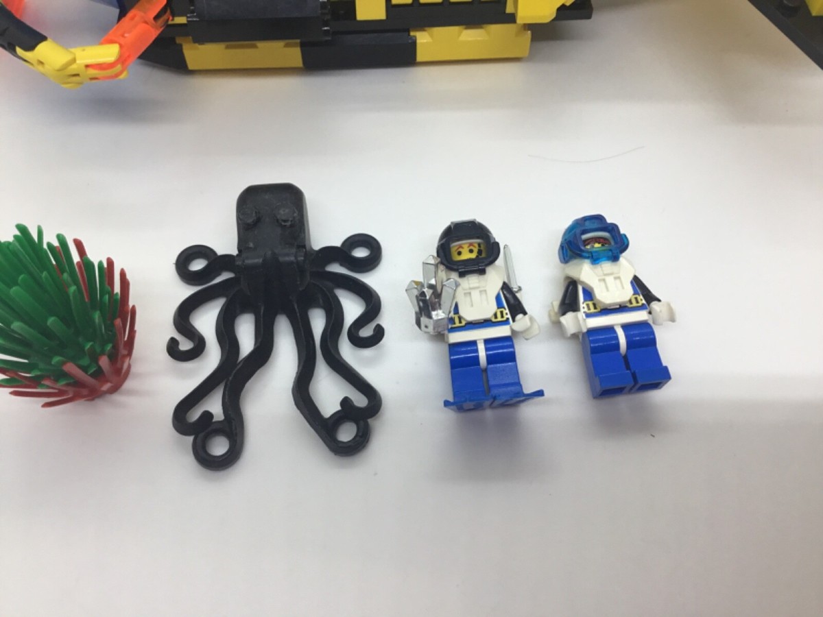 Vintage LEGO Aquazone 6175 Crystal Explorer Sub With 2 Minifigures