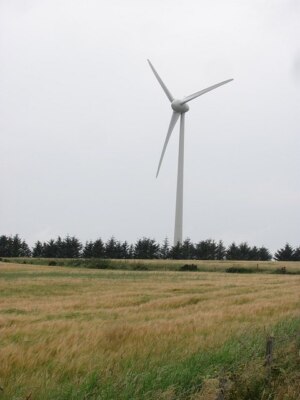 Photo 6x4 Turbine, Mid Hill Balthangie No doubt waiting for its bigger fr c2011