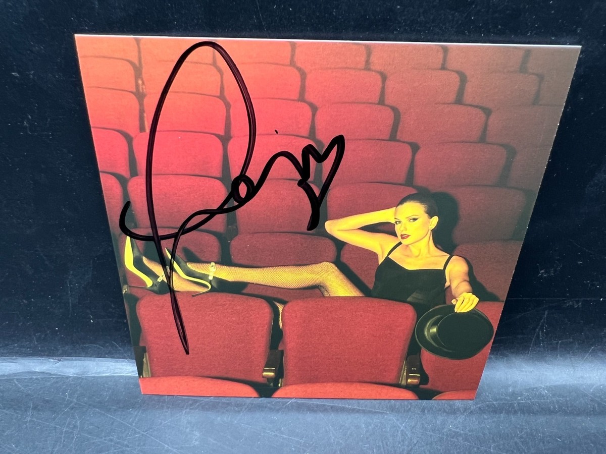 RARE INFINITY HEART Taylor Swift Signed The Life of a Showgirl CD