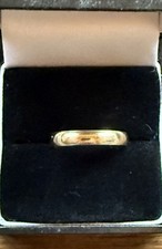 9ct gold Wedding Band Ring Size M1/2 , 4g
