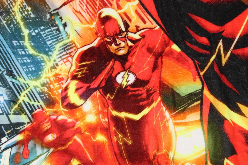 Manta de peluche de superhéroe DC Comics The Flash Running Lightning 46' x 60' Foto 3 de 4