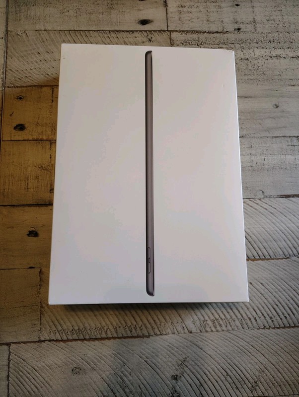 Apple iPad 9th Generation 64GB Space Gray WiFi EMPTY BOX ONLY (NO IPAD)