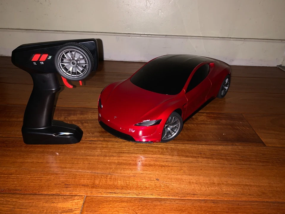 Tesla Roadster, rojo, coche con control remoto. Usado, escala 1:10 por Matttel Foto 4 de 4