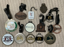 LOTE DE COLECCIÓN DE ETIQUETAS DE BOLSA DE GOLF DE METAL TORBELLINO MONARCA GUIJARRO PLAYA TORREY PINES