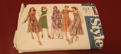 Vintage Schnittmuster Style 2440 + vorgeschnittener grauer Stoff für Schürze Gr. 10/12.