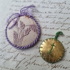 2 Scapulaires Anciens Reliquaires en Soie Et Cuir Reliquary