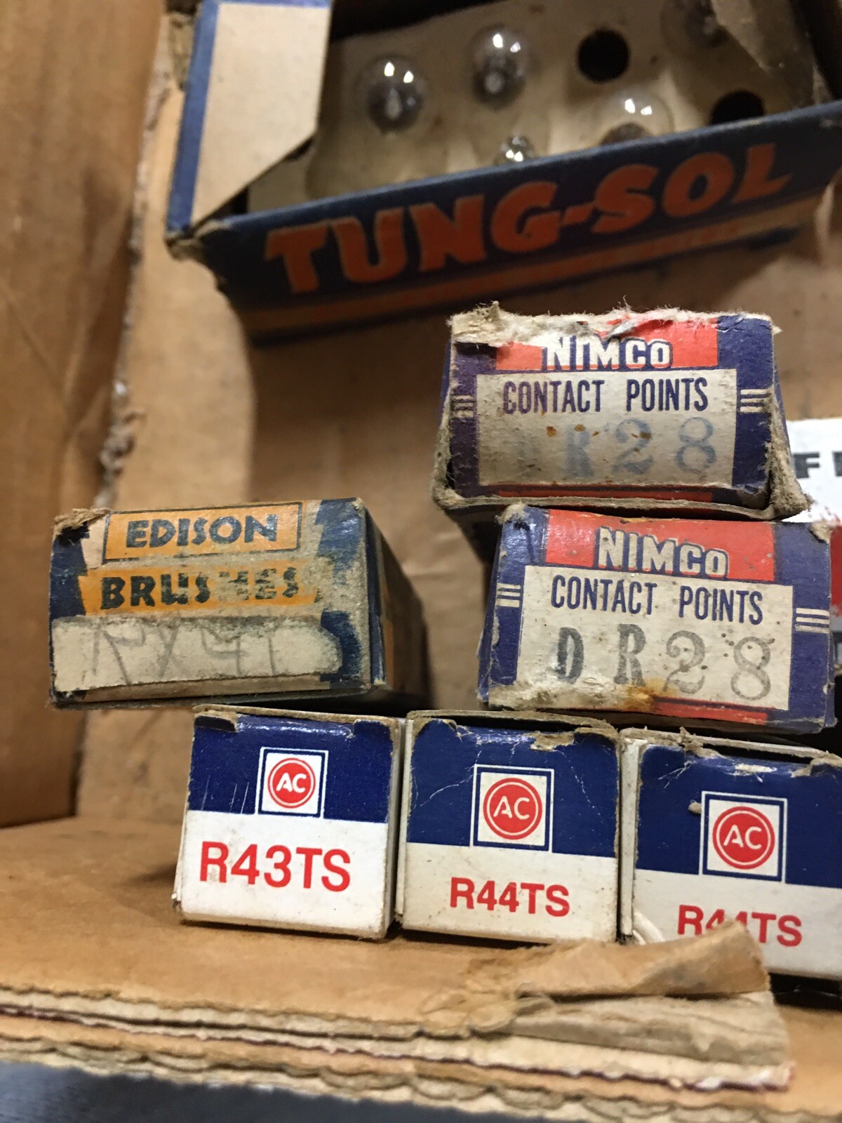 NEW ANTIQUE AUTO PARTS, PLUGS, POINTS, BULBS, BRUSHES, FLASH