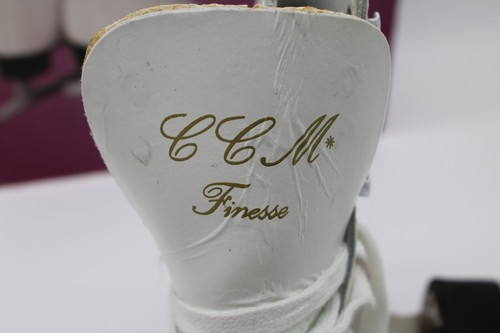 Neu im Karton CCM Eiskunstlauf Schlittschuhe - Farbe: weiß (Damen 8) - neue Schlittschuhschützer enthalten - Bild 12 von 13
