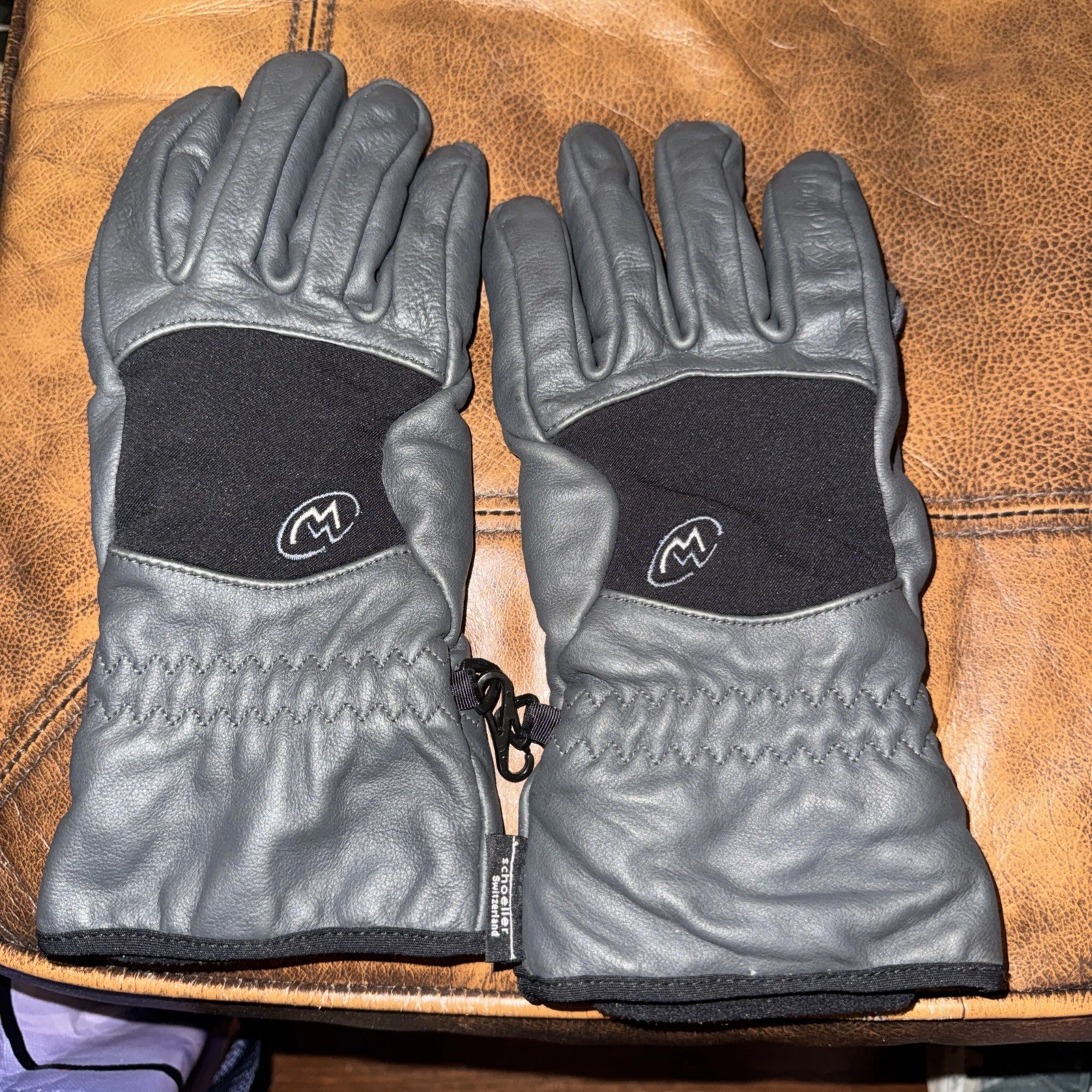 Cloudveil Schoeller Switzerland BLACK Leather Gloves Winter Ski Snow Men's S
Opens in a new window o