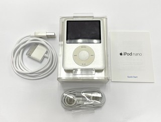 Apple iPod Nano 3rd Gen 4GB A1236 MP3 Player Silver