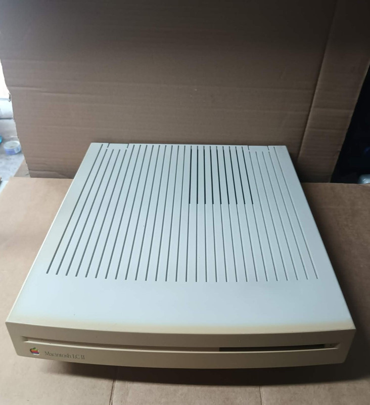 Vintage 1992 Apple Macintosh LC II, M1700 Does not power on