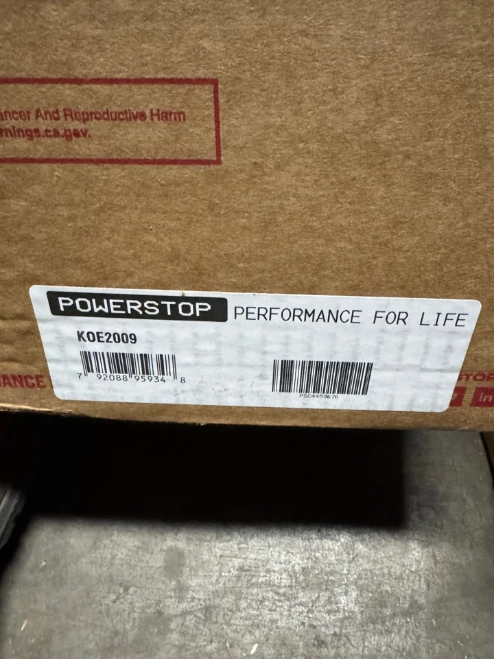 Kit de frenos delanteros PowerStop KOE2009 rotores y pastillas de cerámica para Cadillac Escalade y Foto 2 de 2