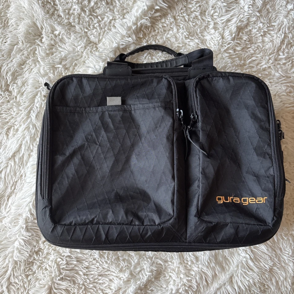 Bolso de hombro negro resistente al agua Gura Gear Chobe 1.0 15" para cámara Foto 3 de 4