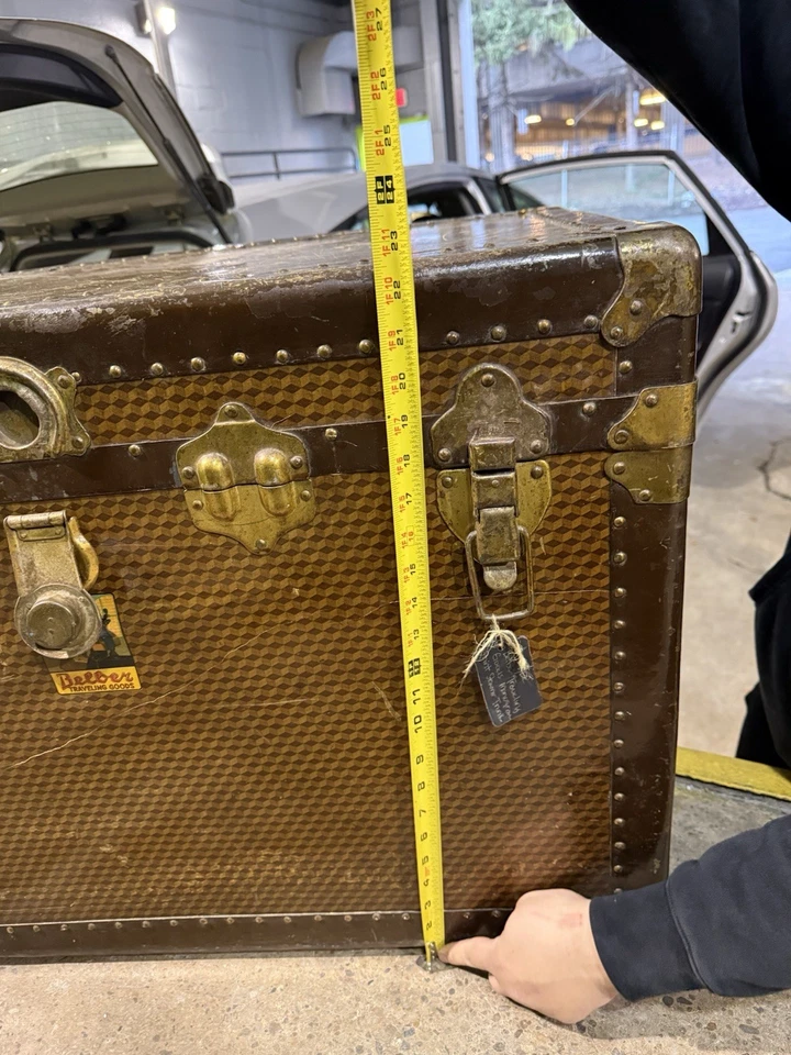 Antiguo maletero de vapor Belber Traveling Goods marrón con estampado de monograma Foto 4 de 4