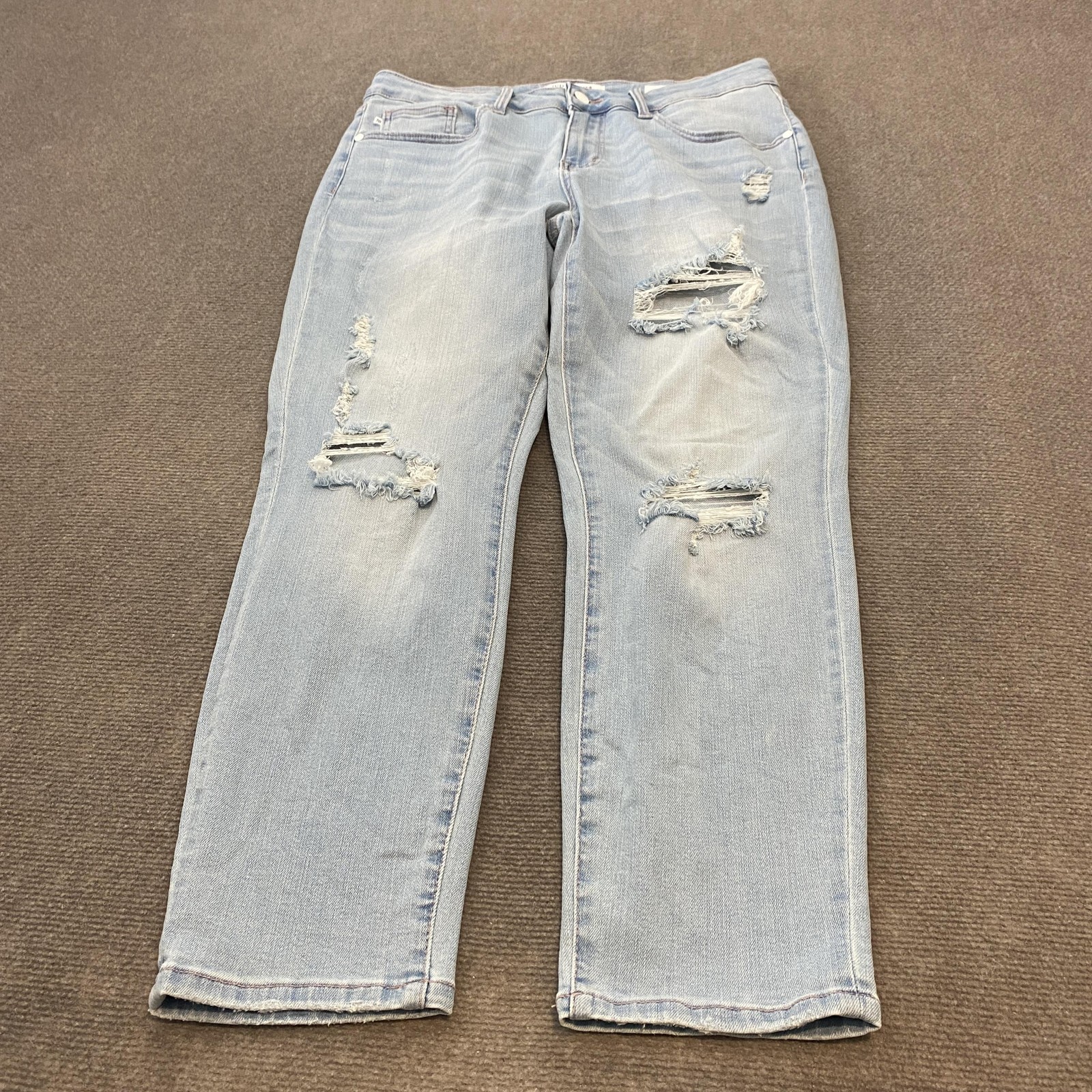 Judy Blue Jeans Womens 11/30 Light Wash Boyfriend Fit Distressed Ripped Denim