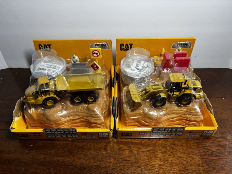 CAT Earth Mover 1:87 Scale 730 Construction Metal Dump Truck & Loader Set