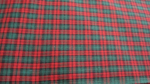 5 Christmas Fabric Fat Quarters Cotton Blend Print Plaid Holly Bows Red Green - Imagen 4 de 7