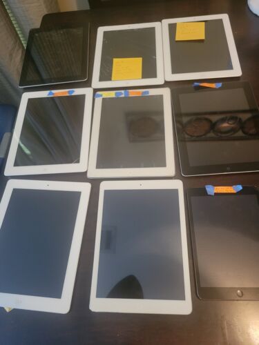 Lot of  Apple iPads  - Picture 1 of 6