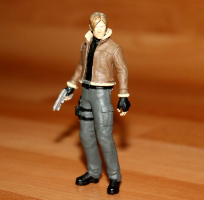 resident evil フィギュア４点セット Amazon.com: Hot Toys Resident Evil Jack Krauser Exclusive Post