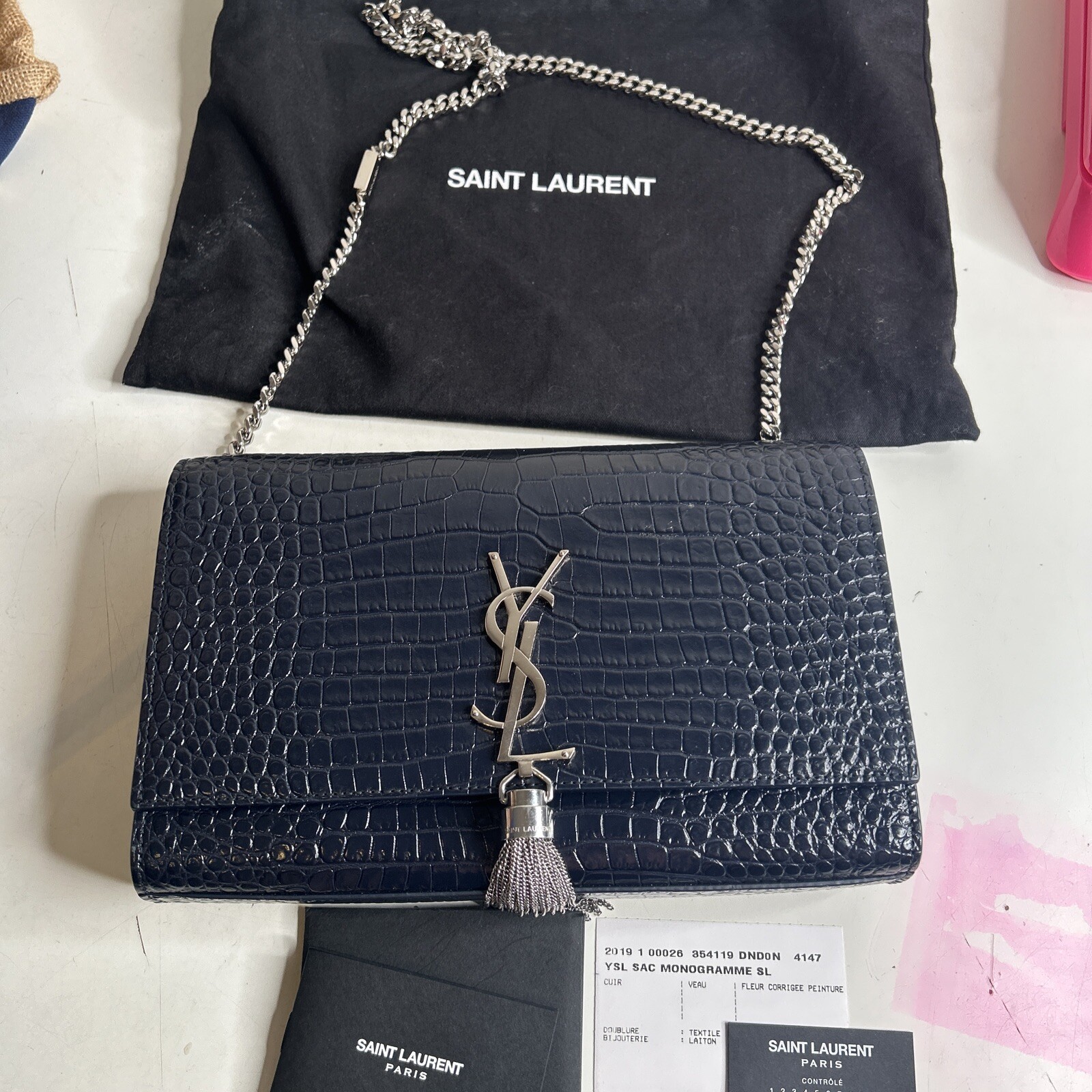 Borsa Yves Saint Laurent con monogramma in rilievo coccodrillo