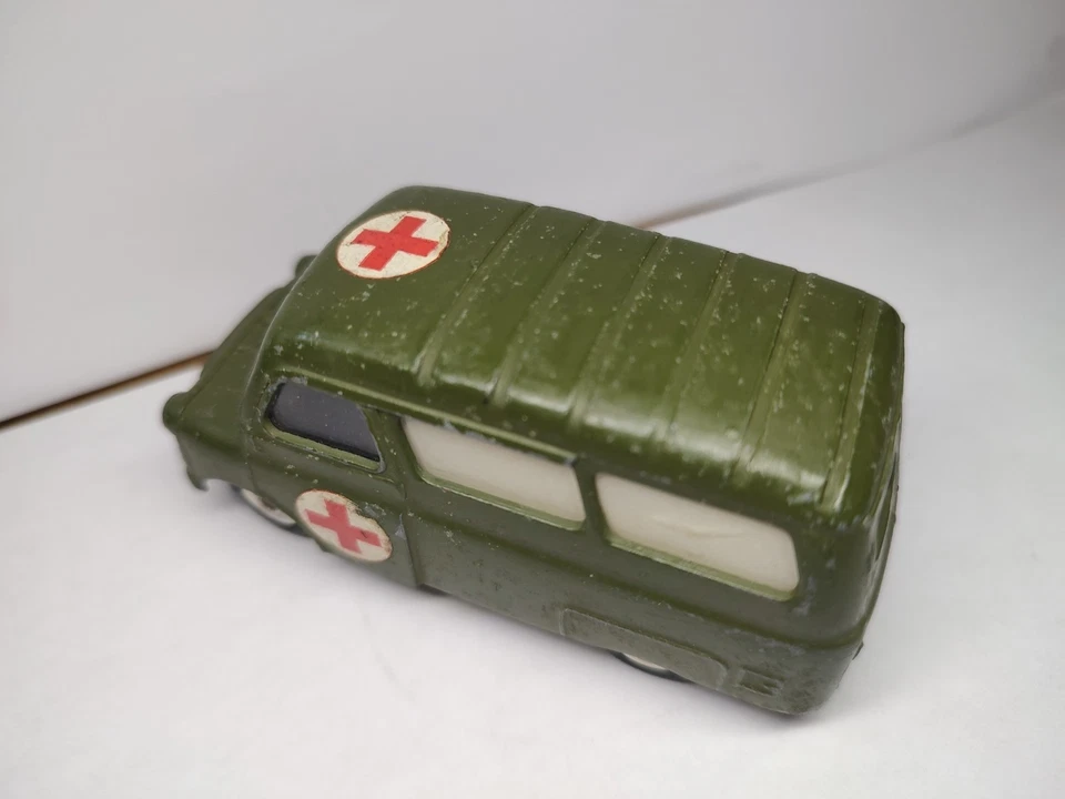 Ambulancia militar Corgi Bedford Foto 3 de 4