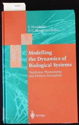 Modelling the dynamics of living systems. Nonlinear phenomena and pattern format