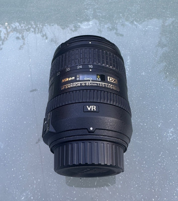 Nikon NIKKOR AF-S Objektiv 16 85 mm f/3,5 5,6 mm ED VR