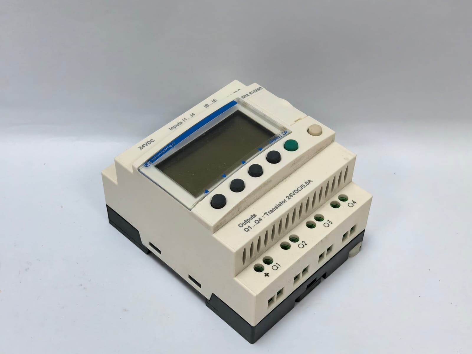Telemecanique SR2 B122BD TELEMECANIQUE SR2 B122BD SMART RELAY SR2 WITH CLOCK 11