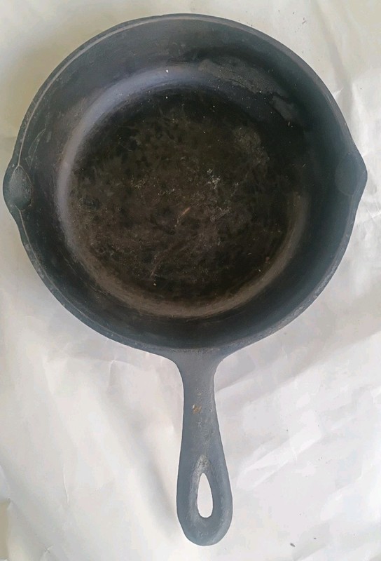 Vintage CAST IRON No. 5 Made USA  8 1/8" Skillet PAN with HEAT RING