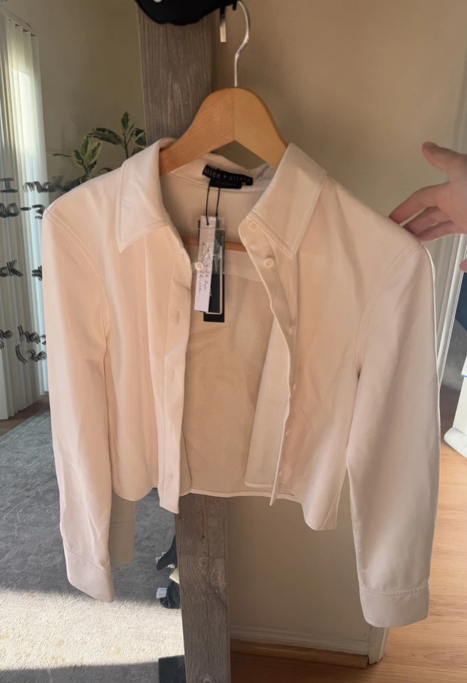 Camisa Relajada Blanca Cuero Alice and Olivia Nueva con Etiquetas Talla S Precio de venta sugerido por el fabricante $275 (imperfección) Foto 3 de 4
