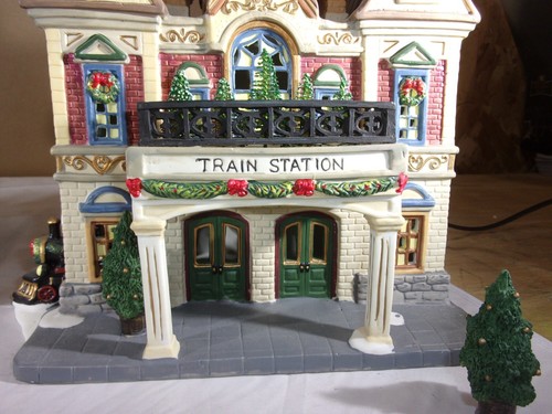 2 SANTAS WORKBENCH COLLETION ITEMS= 2000 ANTIQUES IN TIME & 2004 RAILWAY DEPOT - Picture 3 of 8