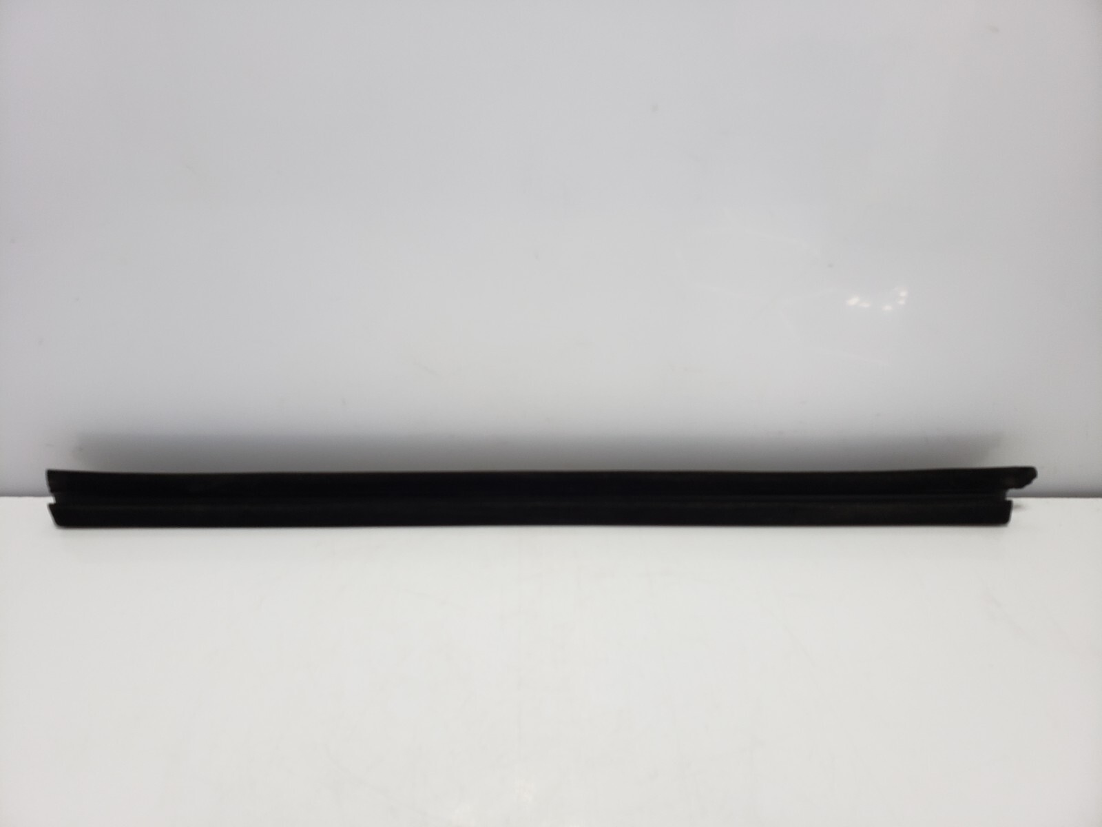 ✅ 10-14 OEM Rolls Royce Ghost RR4 Rear Left Driver Door Window Weatherstrip Seal