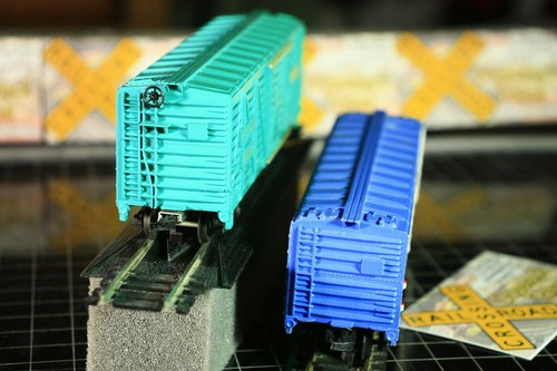 HO Set/2 TYCO 40' Stock Car ATSF 80680, 40' Reefer MRS 4554 Purina (061203) - Picture 3 of 12
