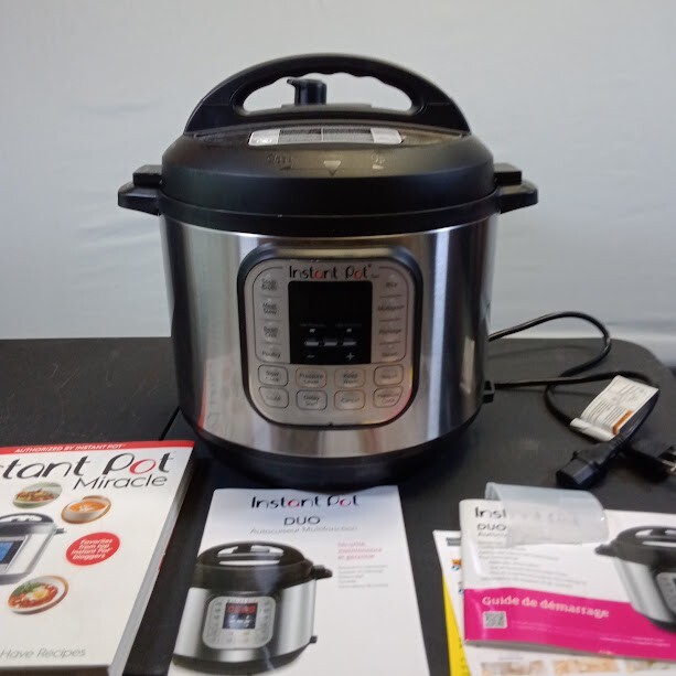 Instant Pot (IPDUO60) Duo 7in1 6 Qt Electric Pressure Cooker Open