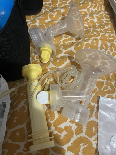 Medela 57063 Double Electric Breast Pump with On the Go Tote - Picture 4 of 6
