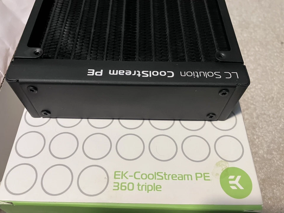 Radiador de refrigeración líquida triple EK-CoolStream PE 360 para PC Foto 3 de 4