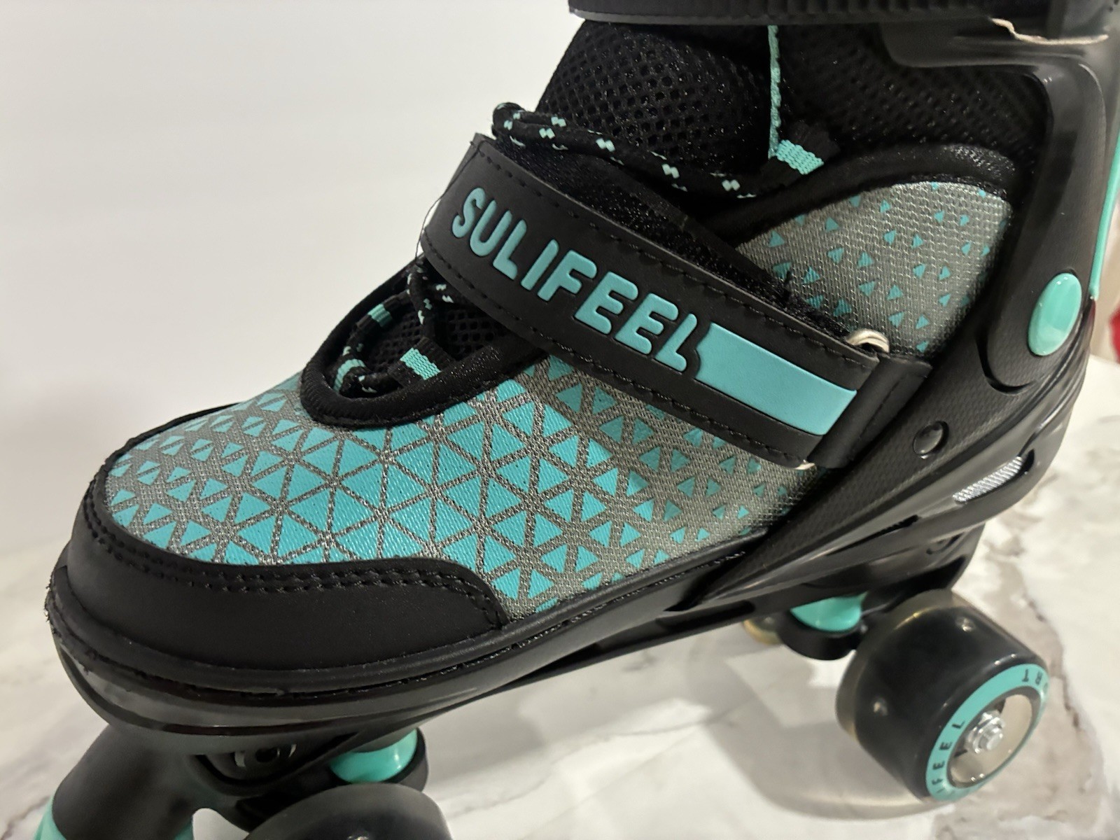 SULIFEEL Kids Roller Skates Large Black Teal Light Up Wheels Adjustable