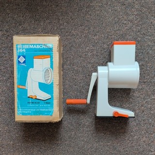 DDR Reibemaschine 464 mit 1 Schneidtrommel OVP Küchenmaschine Reibe Handkurbel
