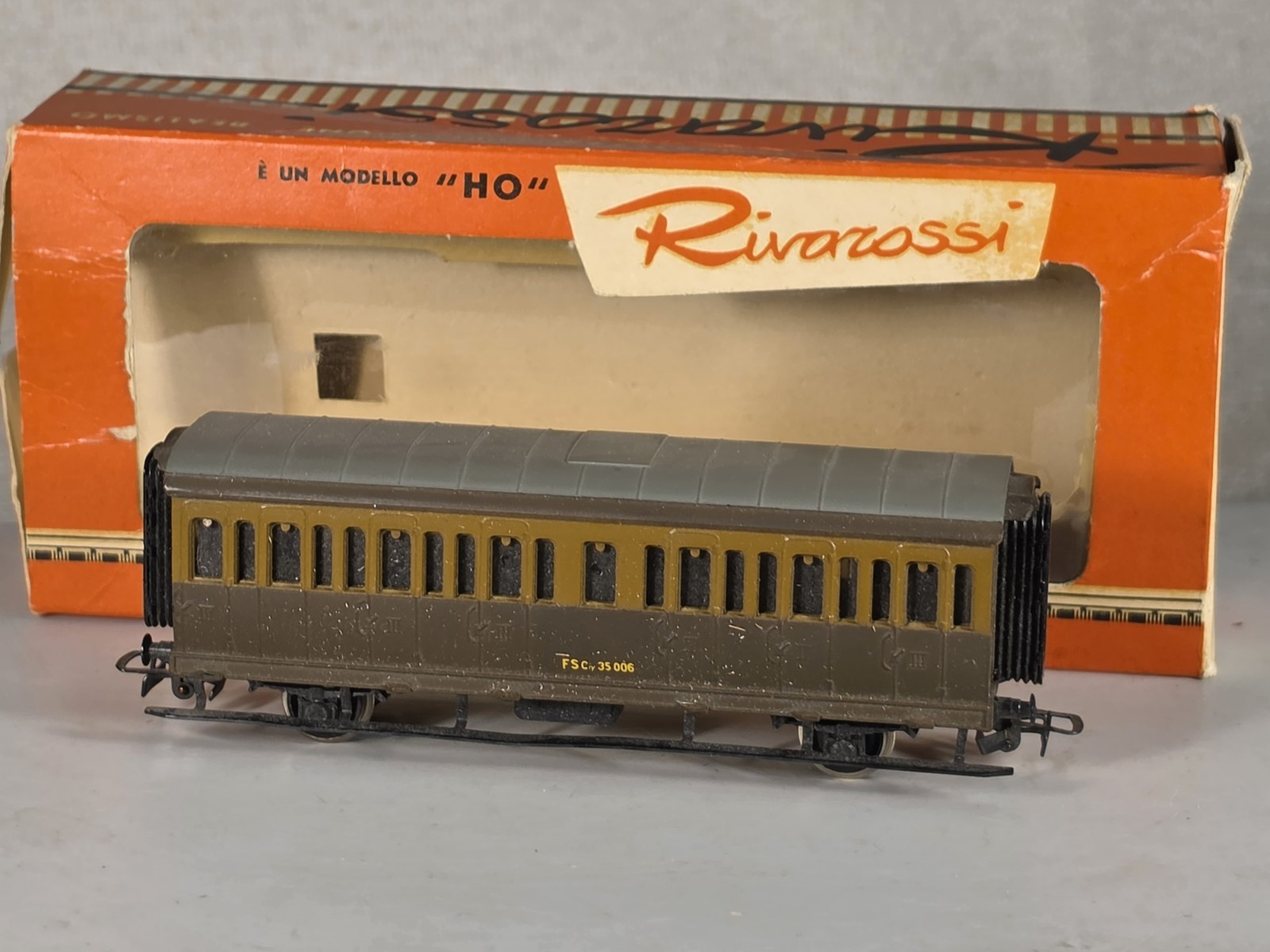 Modello In Scala HO Carrozza passeggeri RIVAROSSI anni '60 perfetto
